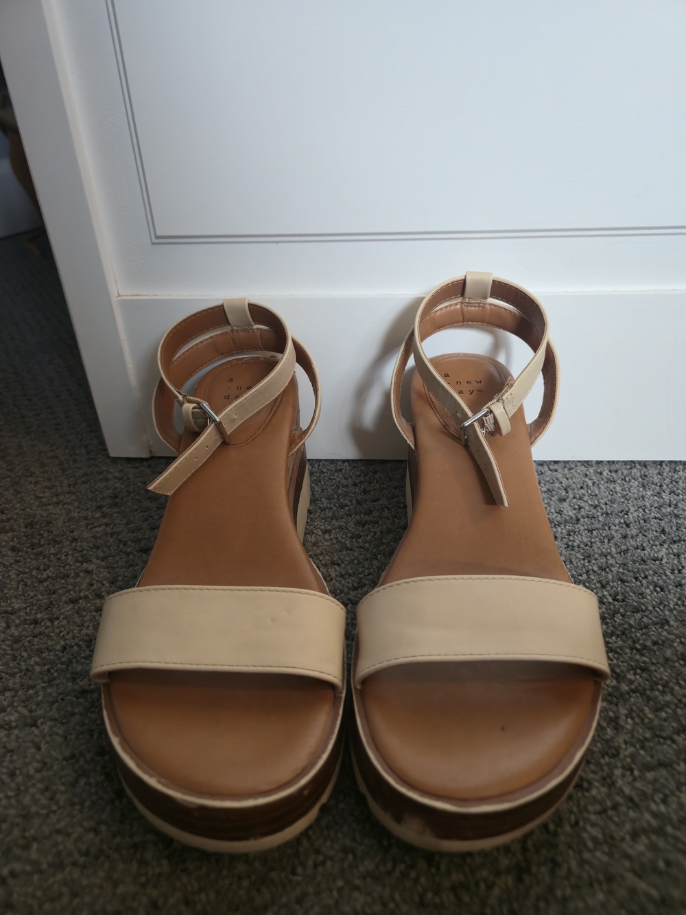 Women’s Neutral Ankle-Strap Platform Sandals - Cream